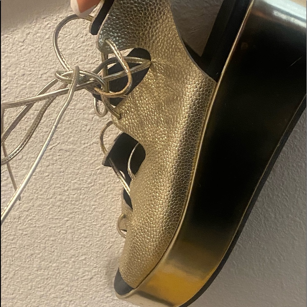 Must I say  ,gold ,gold Platform strap he sandals. A little scuff on one heel
